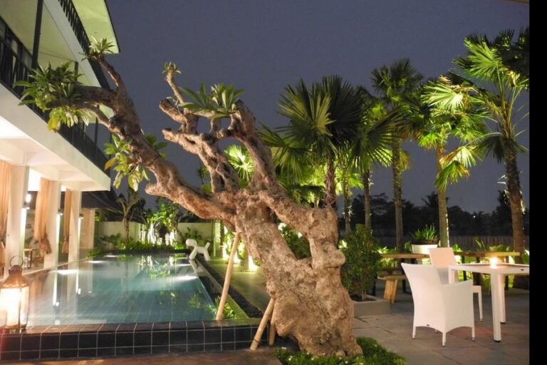 sawah joglo pool view 768x512