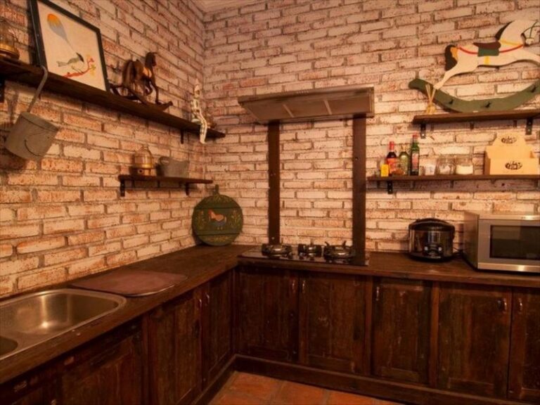 brown feather 05 1 768x576