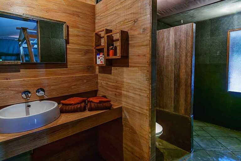 sang giri bathroom 768x512