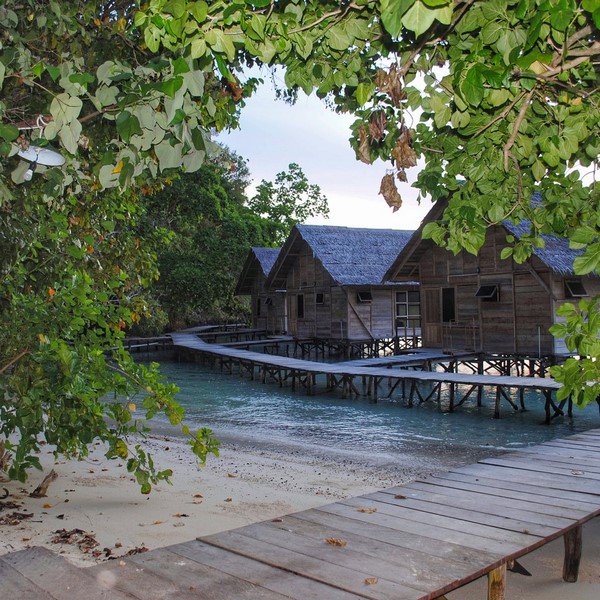 sareni sareni raja ampat a hidden