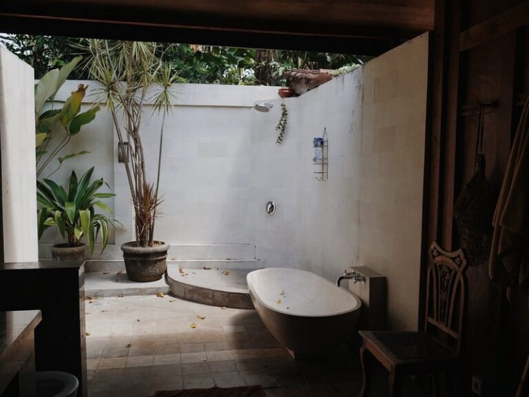 jungle room bali 06 768x577